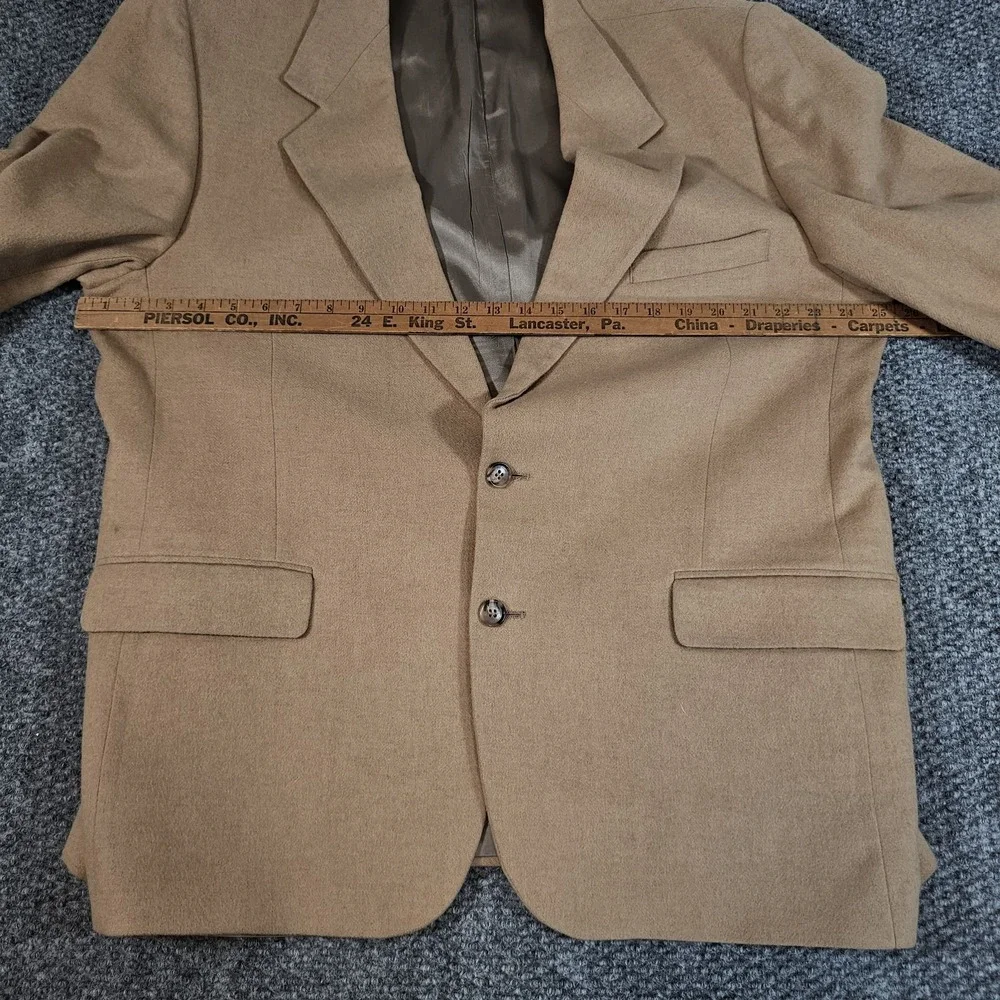 Vintage Woolrich Mens Sport Coat Jacket Blazer Camel Hair Size 46R Lined Pockets
